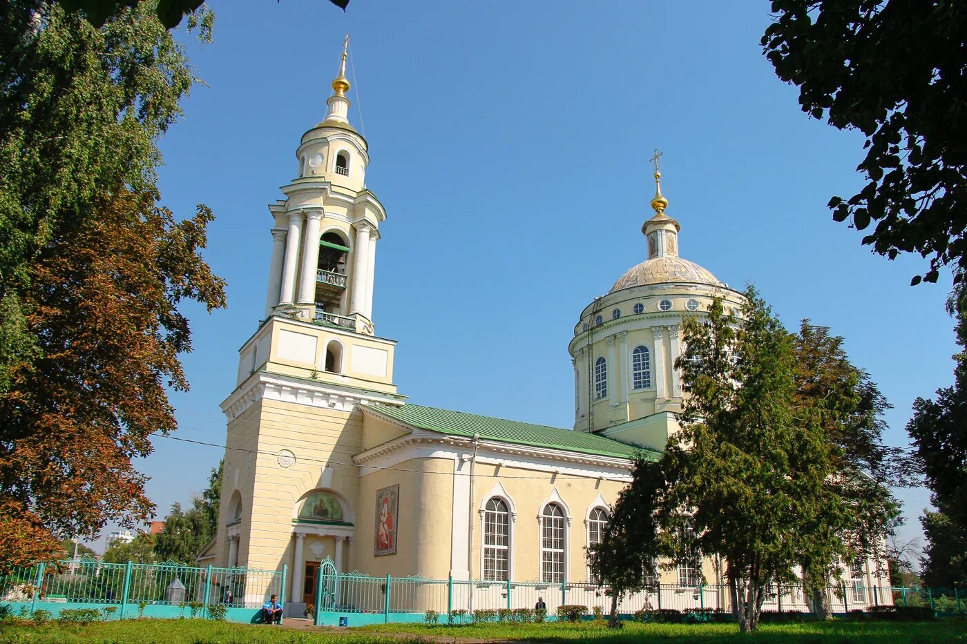 Орел работа церковь. Михайло архангельский храм орел. собор михаила архангела орел. храм михаила архангела в орле. успенский михаило архангельский собор орел.