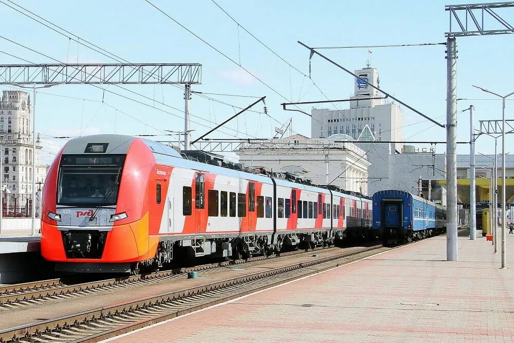 Москва минск 20. Поезд Ласточка Беларусь. Поезд Ласточка Москва Минск. Ласточка электричка в Минске. Белоруссия Минск поезд Ласточка.