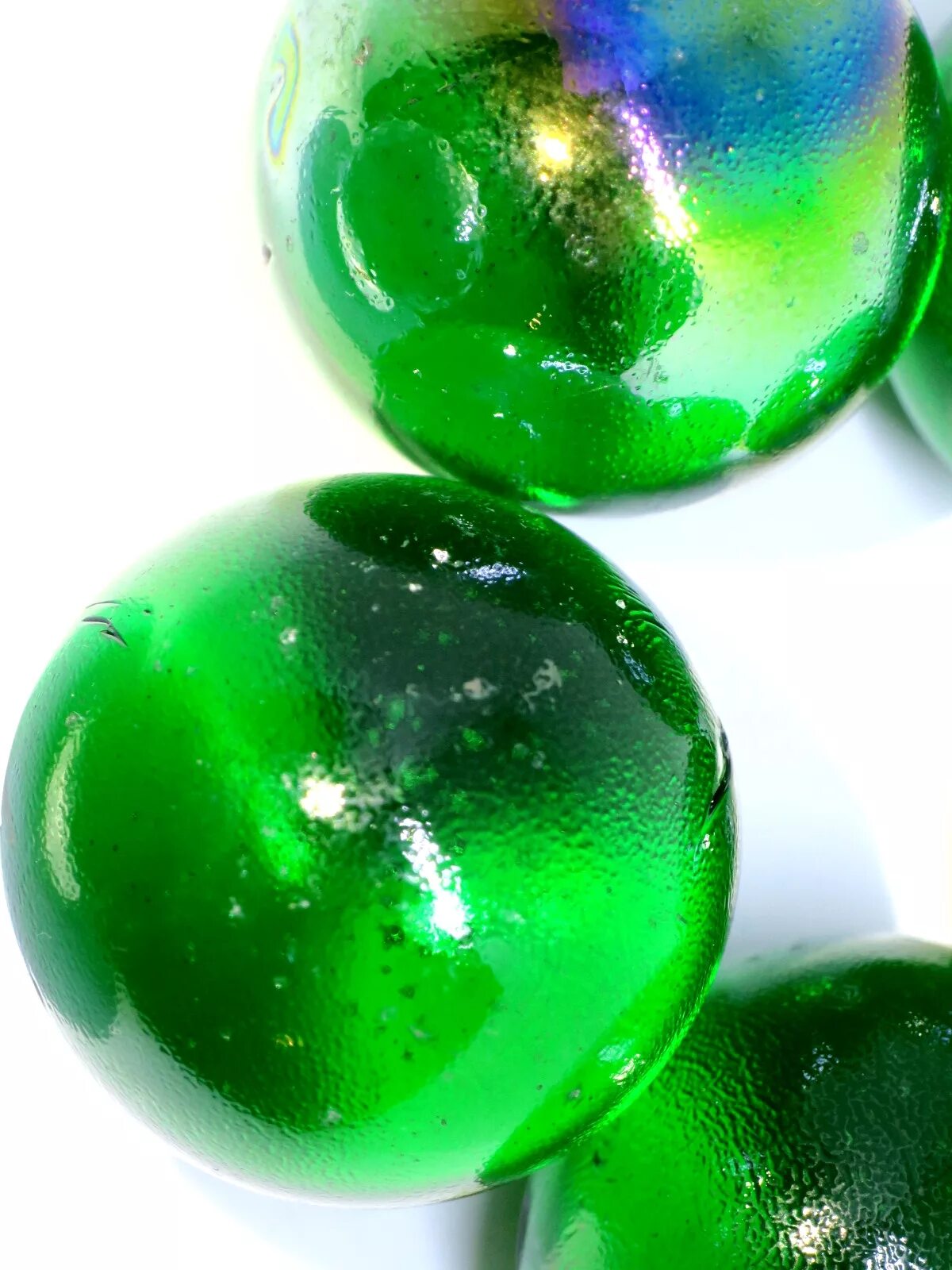 Большие стеклянные шары. Стеклянный шарик. Зеленый стеклянный шарик. Большие стеклянные шарики. Зеленые стекла.