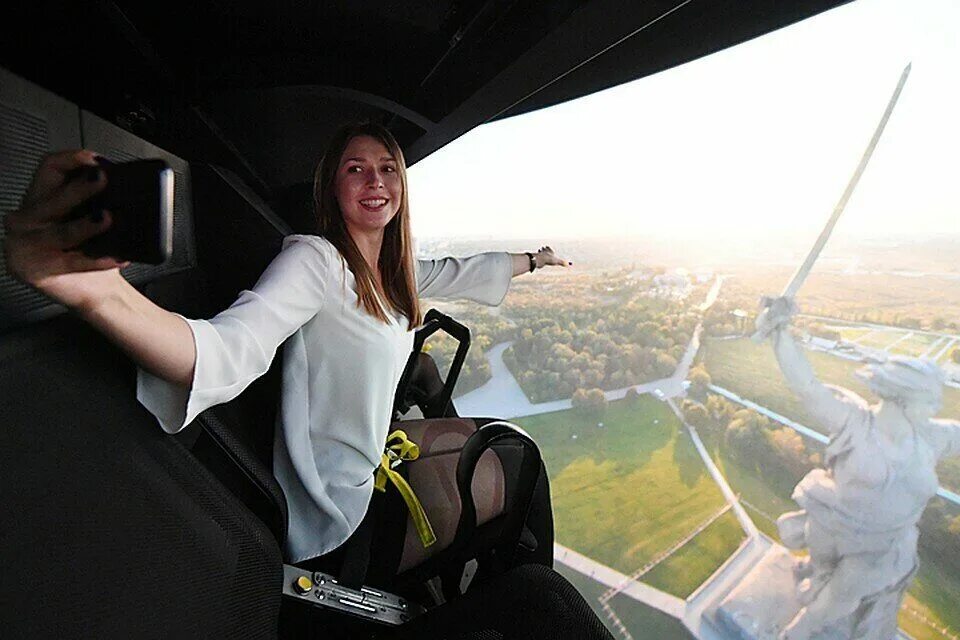 Парк зарядье аттракцион полет. Парк зарядье полет над москвой. Парк зарядье аттракцион полет над москвой. Полет над россией видео. Парк зарядье медиацентр полет.