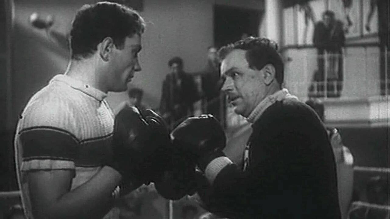 Х ф первая. Х/Ф «первая перчатка». Первая перчатка (1946).