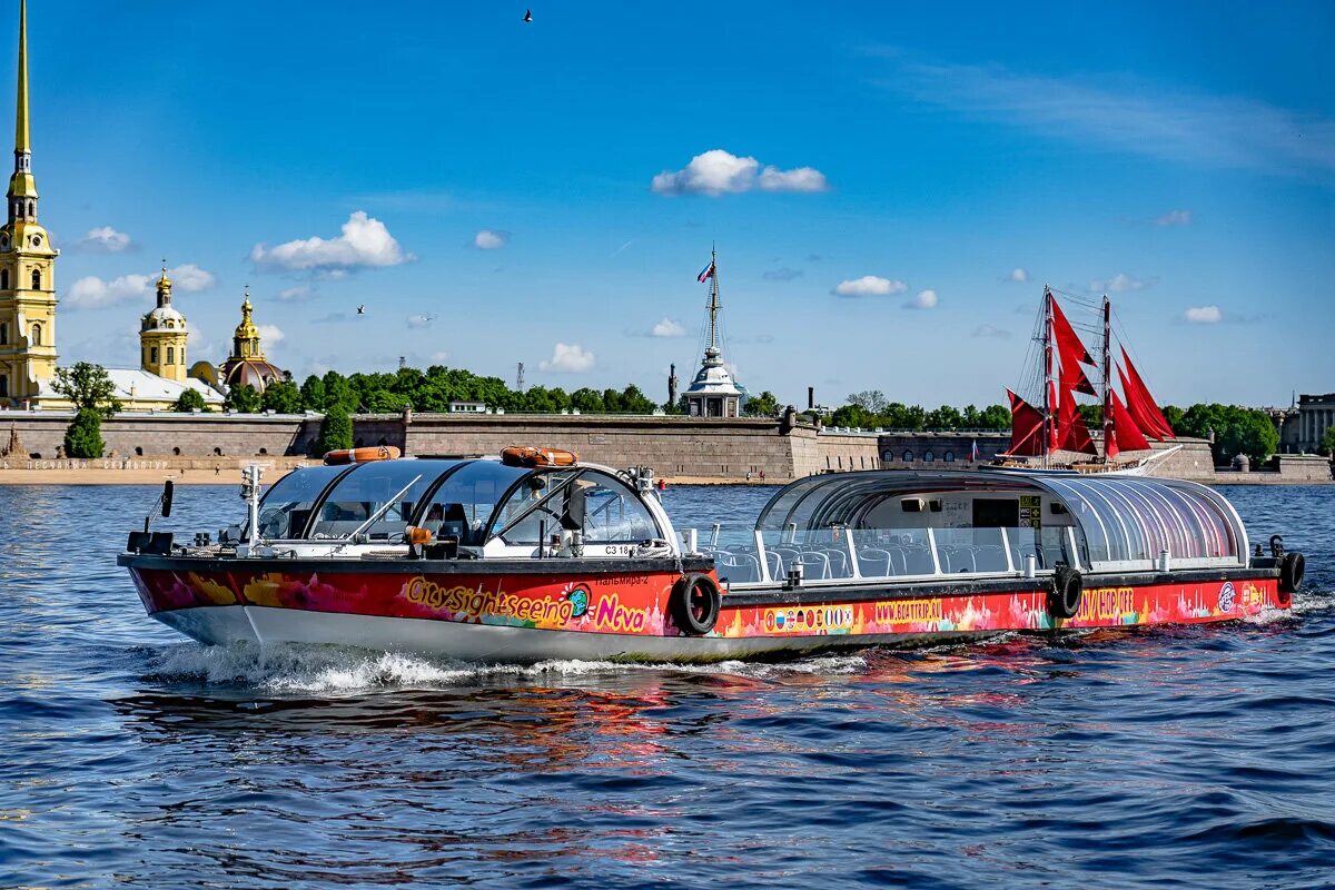 Речная прогулка на теплоходе спб. Теплоход монарх санкт-петербург прогулка. теплоход пальмира. теплоход city sightseeing moscow. теплоход золотое кольцо.
