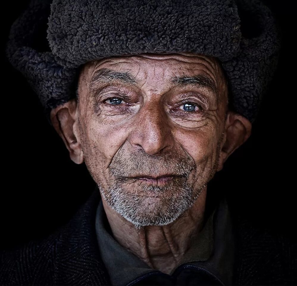 Портрет пожилого мужчины. Портреты пожилых людей. Фотопортрет старика. Пожилой азербайджанец. Старики глупые