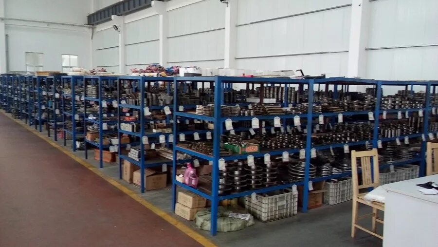 Склад атп. Склад автомобильных запчастей. Склад запчастей для грузовиков. Склад атп. Склад атп.