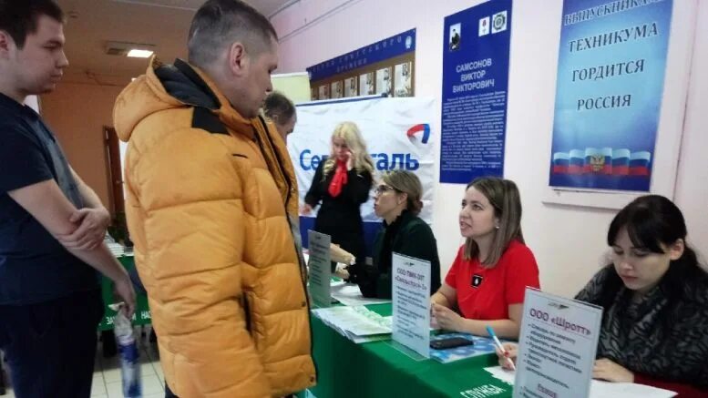 Трактор для дорожных работ. Уйба воркута. Ремонтные работы. Работа сыктывкар сегодня. Сыктывкар игра интеллектуальная.