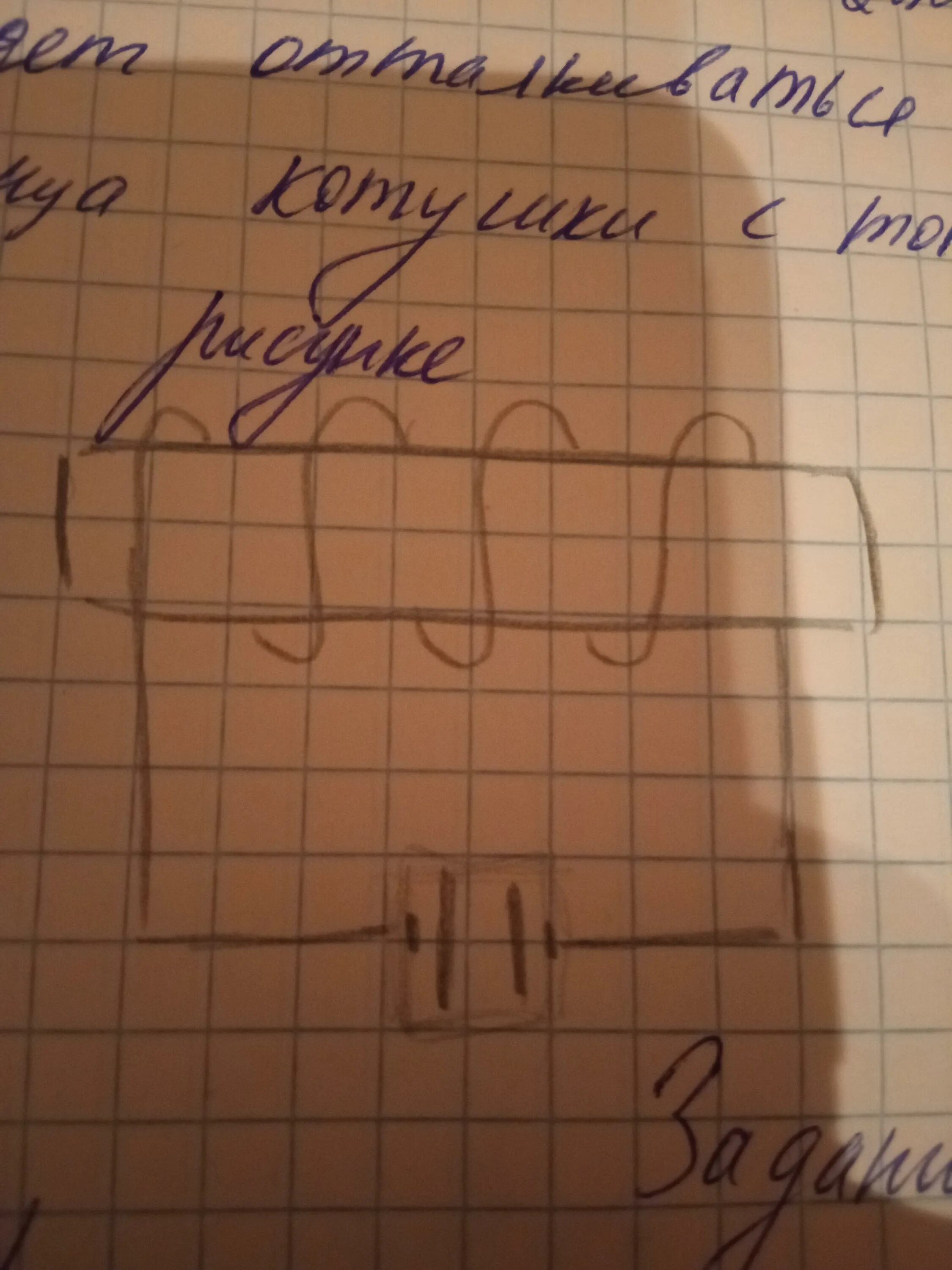 Какой полюс магнитной стрелки будет отталкиваться. Какой полюс магнитной стрелки будет отталкиваться от правого конца. какой полюс будет отталкиваться от правого конца катушки. какой полюс магнитной стрелки будет отталкиваться от катушки.