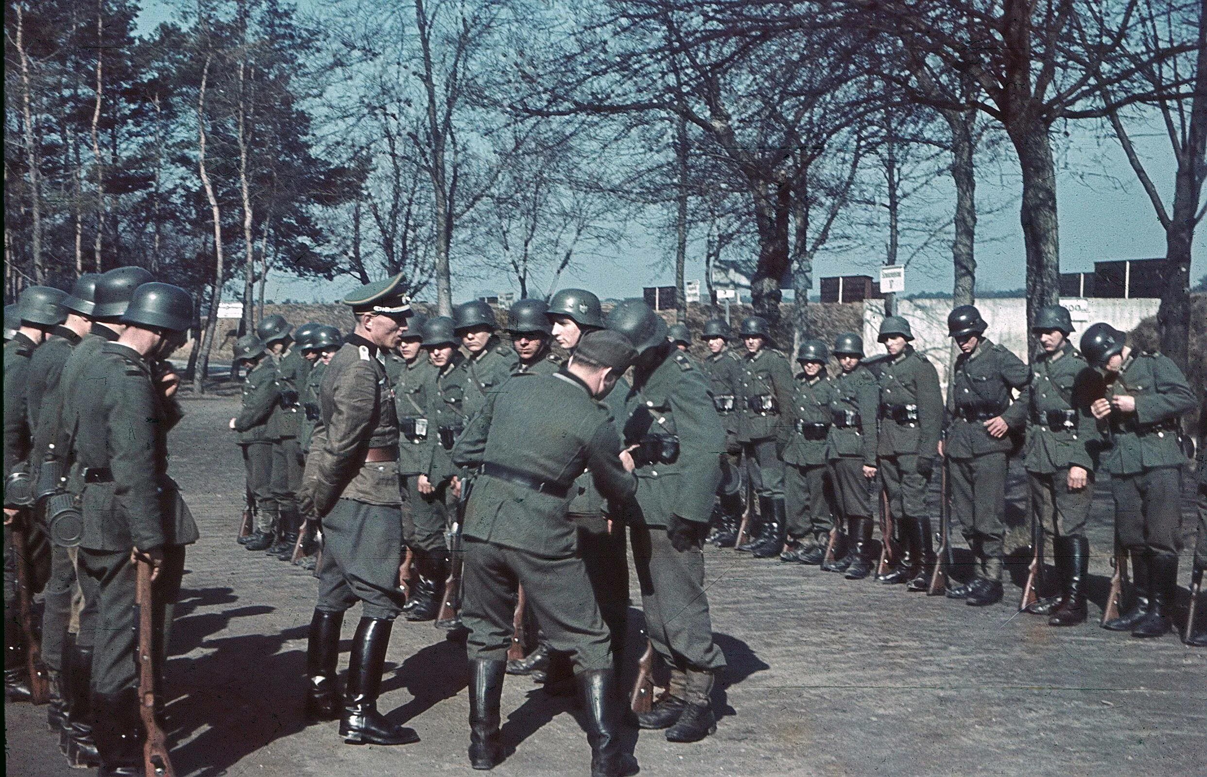 Начало сс. Солдаты 2 рейха. Немецкая армия Вермахт. Солдат СС Вермахт в цвете. Немецкая армия Вермахт новобранцы.