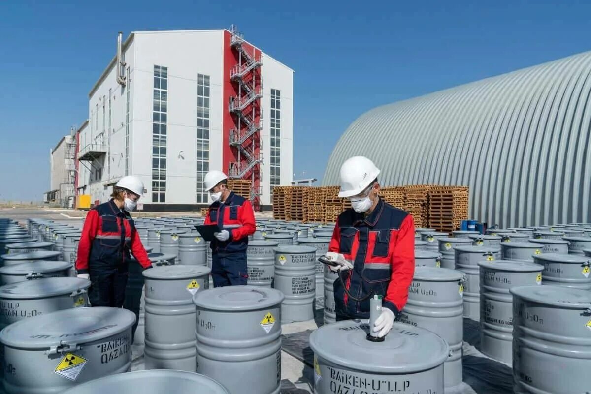 Завод урана. Казатомпром, добыча урана. Урановый завод в Казахстане. Добыча ядерного топлива. Предприятие по добыче ядерного топлива.