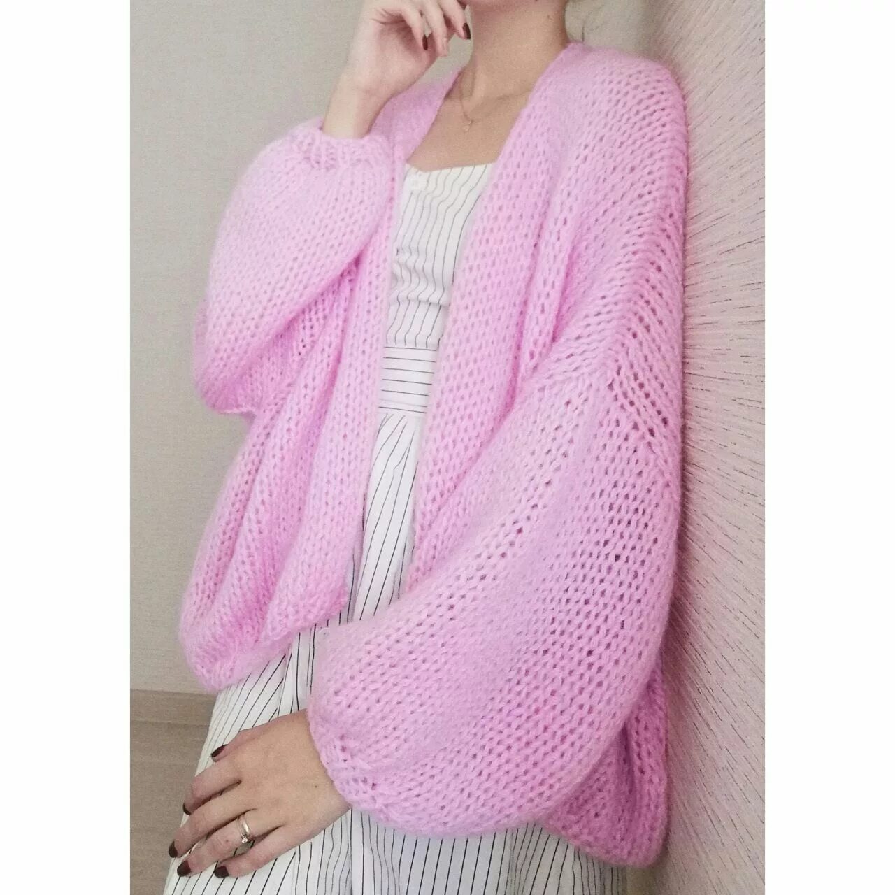 Тёплый кардиган оверсайз спицами. Кардиган из альпаки оверсайз 2021. Кардиган на пуговицах женский оверсайз. Кардиган оверсайз. Кардиган оверсайз крючком.