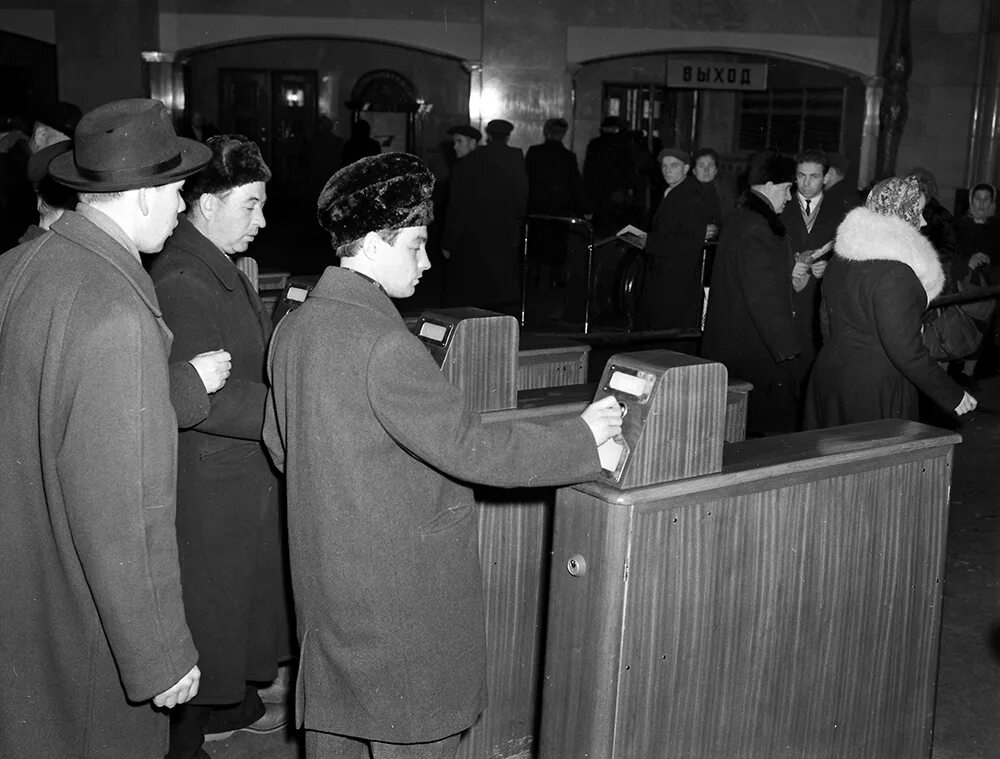 октябрь 1960. улица горького 60-х в москве. катастрофа на байконуре 1960. октябрь 1960. 24 октября 1960 года катастрофа на байконуре.