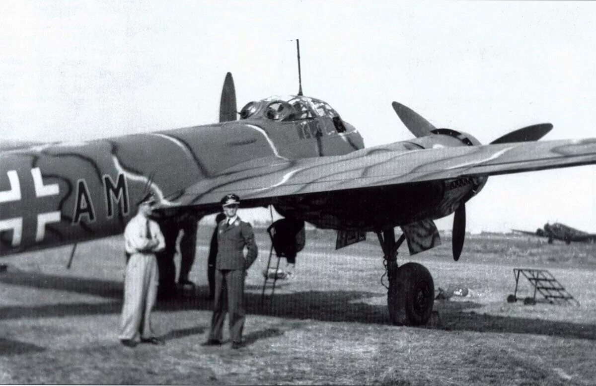 Kg 54. Junkers ju 88. Юнкерс 88 бомбардировщик. Юнкерс 88 кабина. Юнкерс 88 торпедоносец.