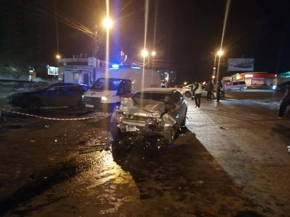 Хабаровск что случилось. ДТП В Хабаровске вчерашнее. Авария на Шелеста Хабаровск. Хабаровская авария вчера.