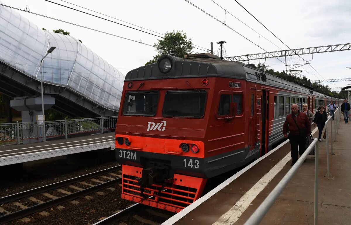 Эт2м синий. Эт2м 2000 поезд. Эт2м мск жд. Поезд москва вышний. Эт2м 050.