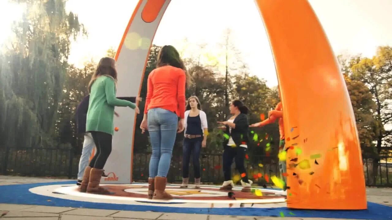 Интерактивная арка. Интерактивная арка sona радужная. Интерактивная арка. Голографический туннель. Парк сокольники иллюминация.