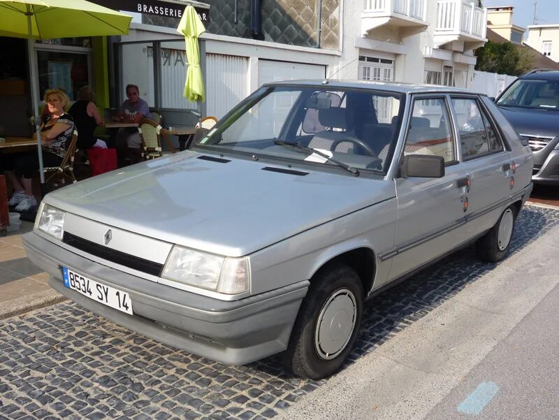 Renault 11 police. Renault 11. 4. Renault 11. рено 11 сзади.