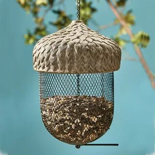 Кормушка для птиц из ротанга