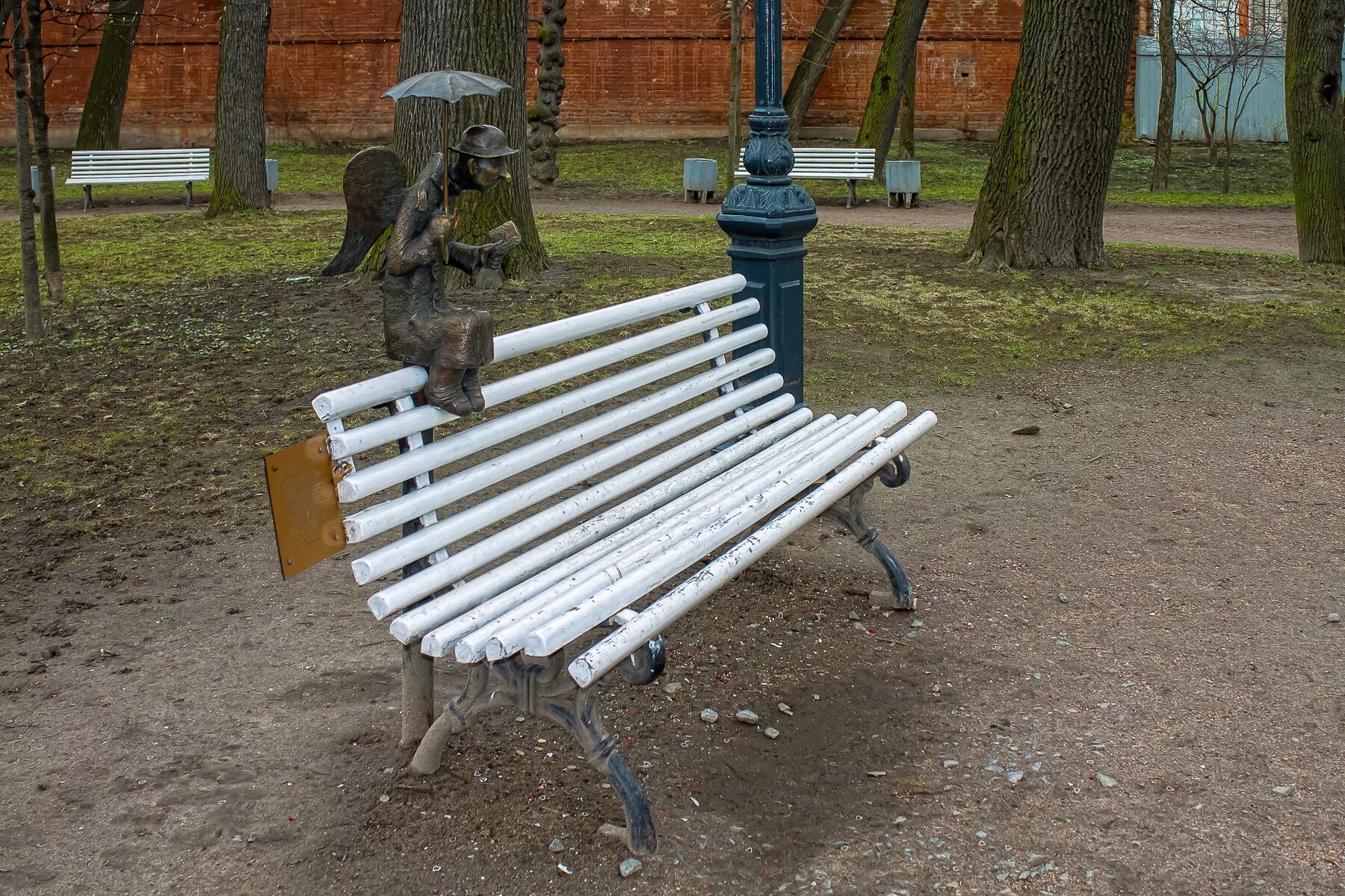 Осенний елагин парк скамейки. Скамейка петербург. Скамейка петербург. Парк победы санкт-петербург скамейки. Памятник зайцу в санкт-петербурге в петропавловской крепости.