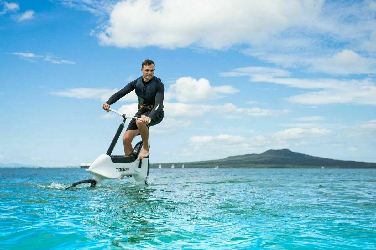 Аналог слова завозня средство передвижения по воде. Водный велосипед manta5. hydrofoil велосипед. водный велосипед water bike cycle. необычные средства передвижения по воде.