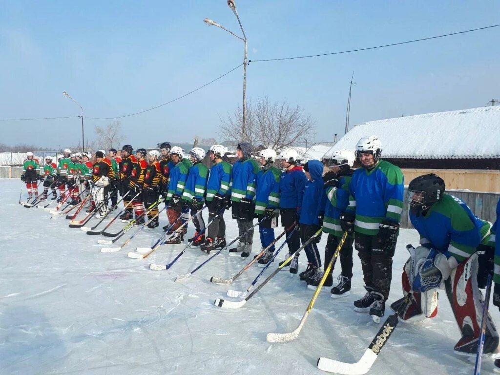 Новости бузулукского района сегодня. Хоккейный корт Новоаганск. Большой Суходол Нижегородская область хоккей. Хоккейный корт Половодово. Альменево хоккейный корт.