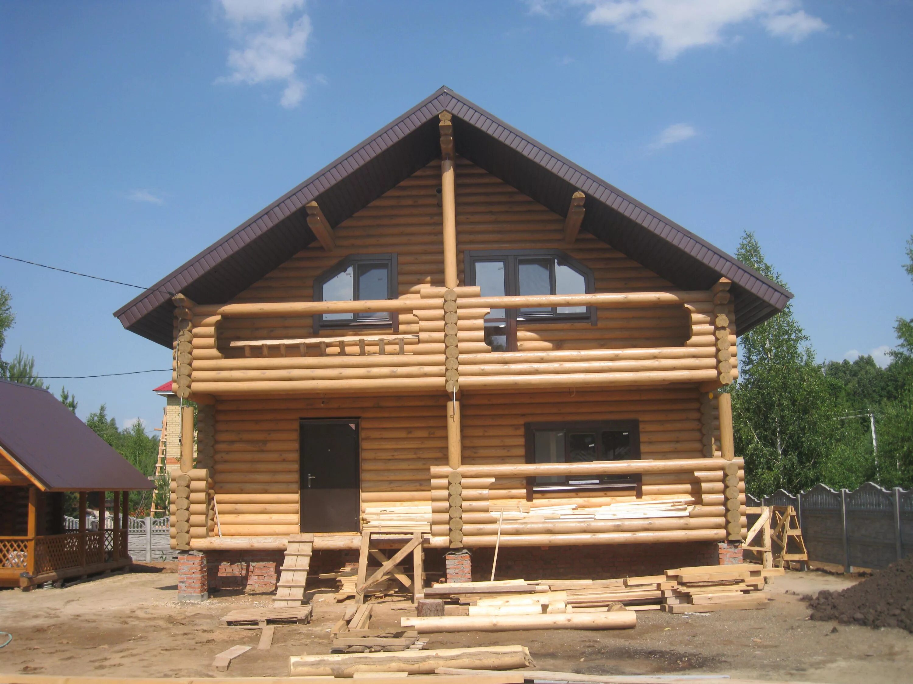 Сруб из 100 кубов леса. Мариэл визимьяры срубы. Банька с оцилиндрованного бревна. Рубленный дом. Дом из бревна.