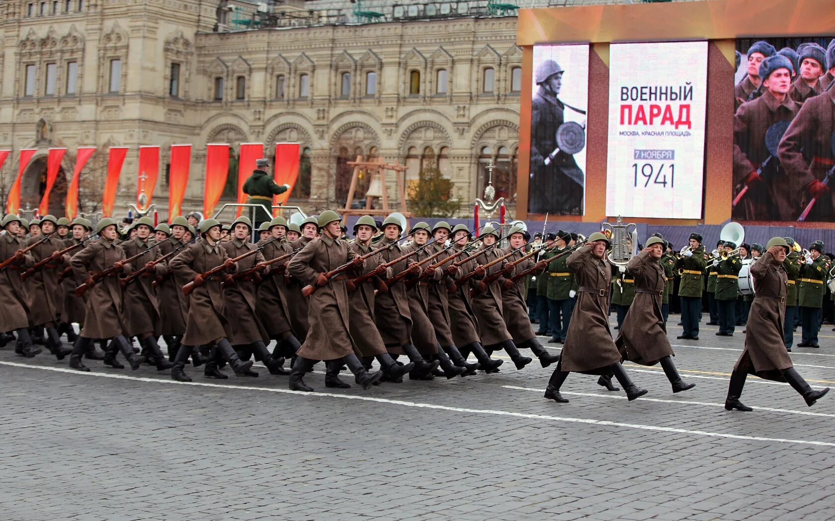 Парад. Военный парад. Парад 9 мая. Солдаты на параде.