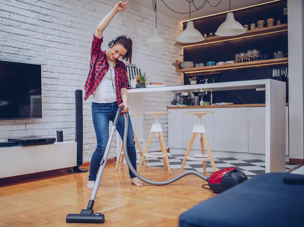 Woman cleaning. Убираться в доме. Чистота в квартире. Уборка дома. Чистота и порядок в доме.