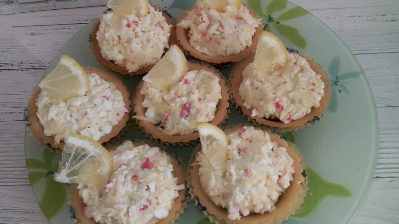 Тарталетки с крабовым муссом. Корзиночки-тарталетки крабовыми палочками. Тарталетки с рыбой и творожным сыром. Тарталетки с крабовым муссом. Тарталетки с крабовым муссом.