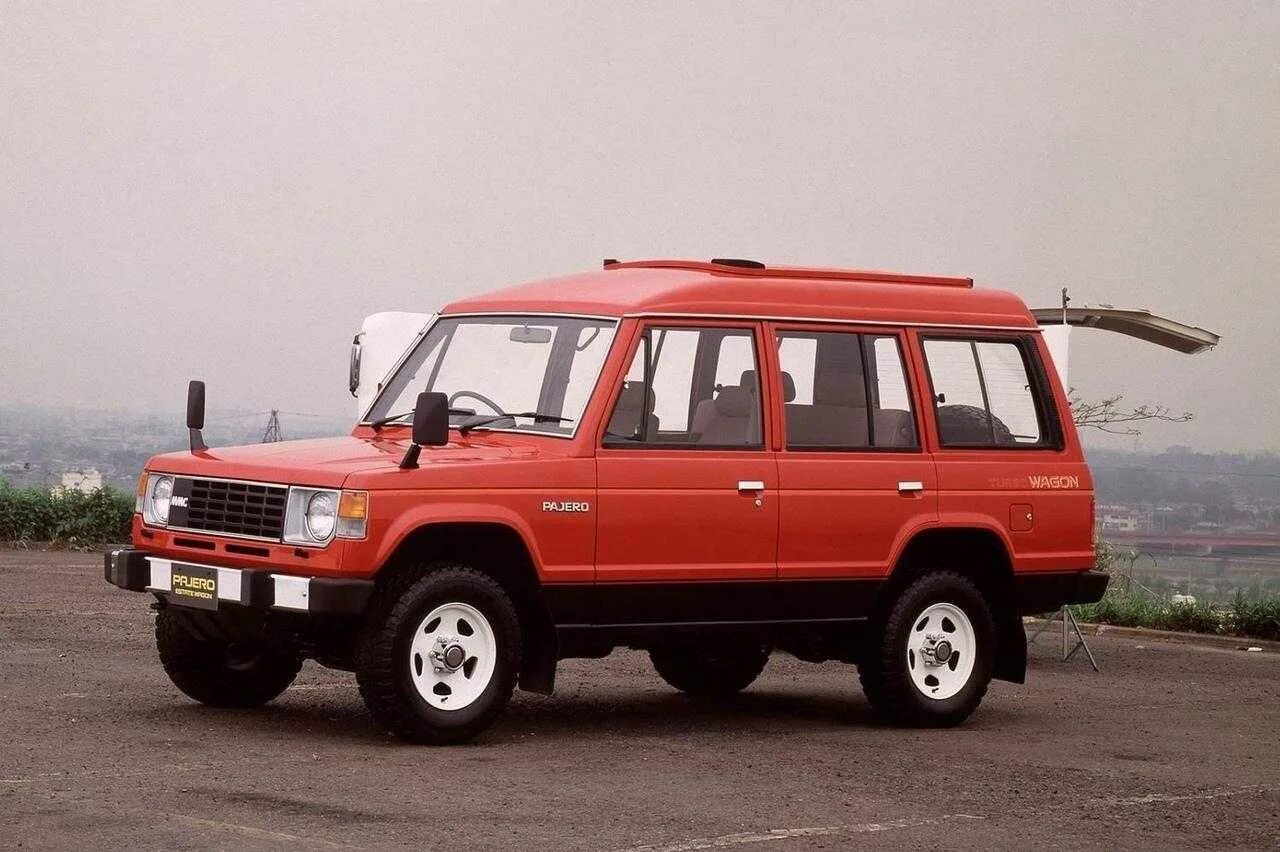 Мицубиси паджеро 1 поколение. Митсубиси Паджеро 1. Mitsubishi Pajero,1 1990. Мицубиси Паджеро 1983. Mitsubishi Pajero 1982.