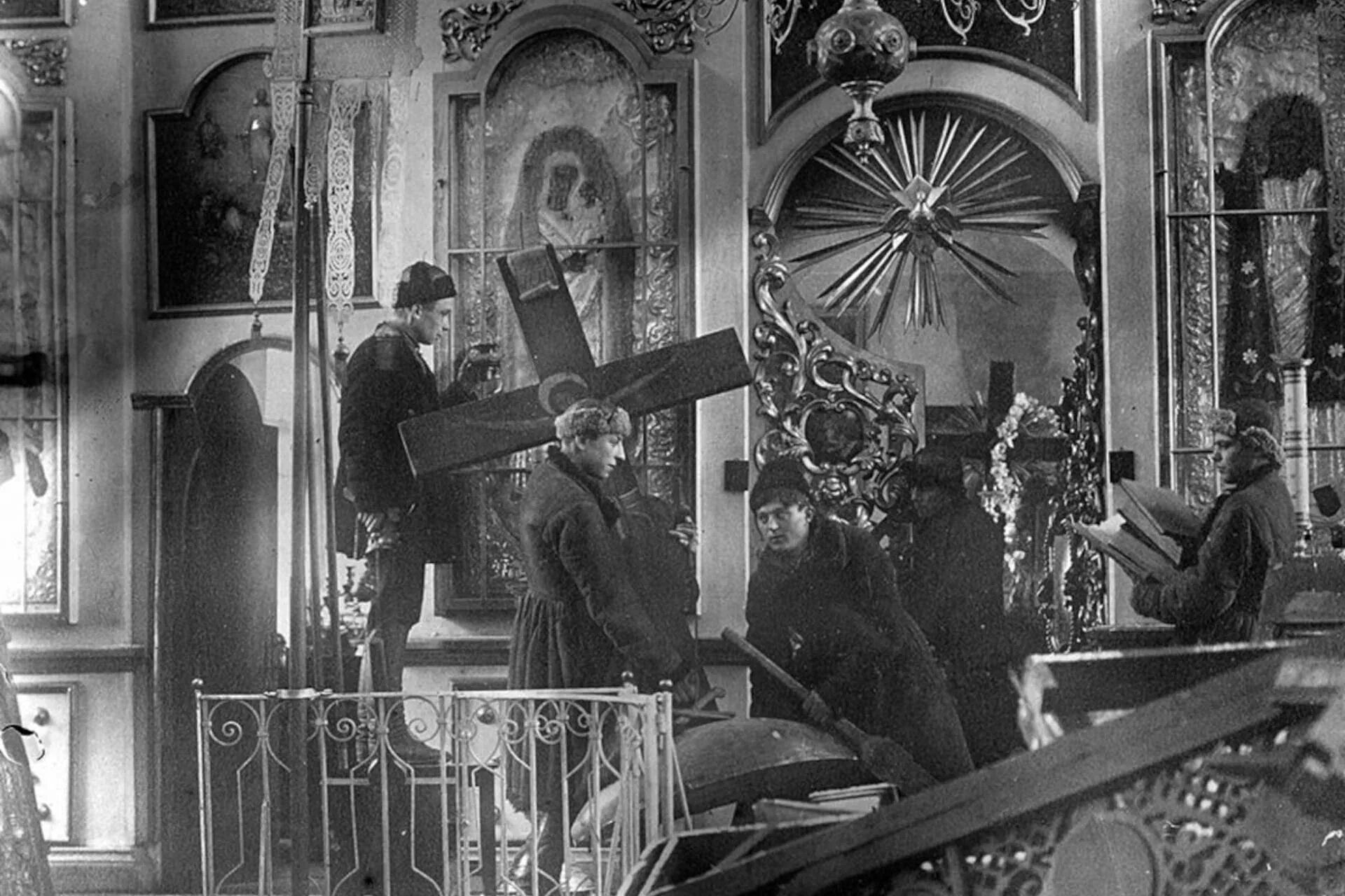 Процессы изъятия церковных