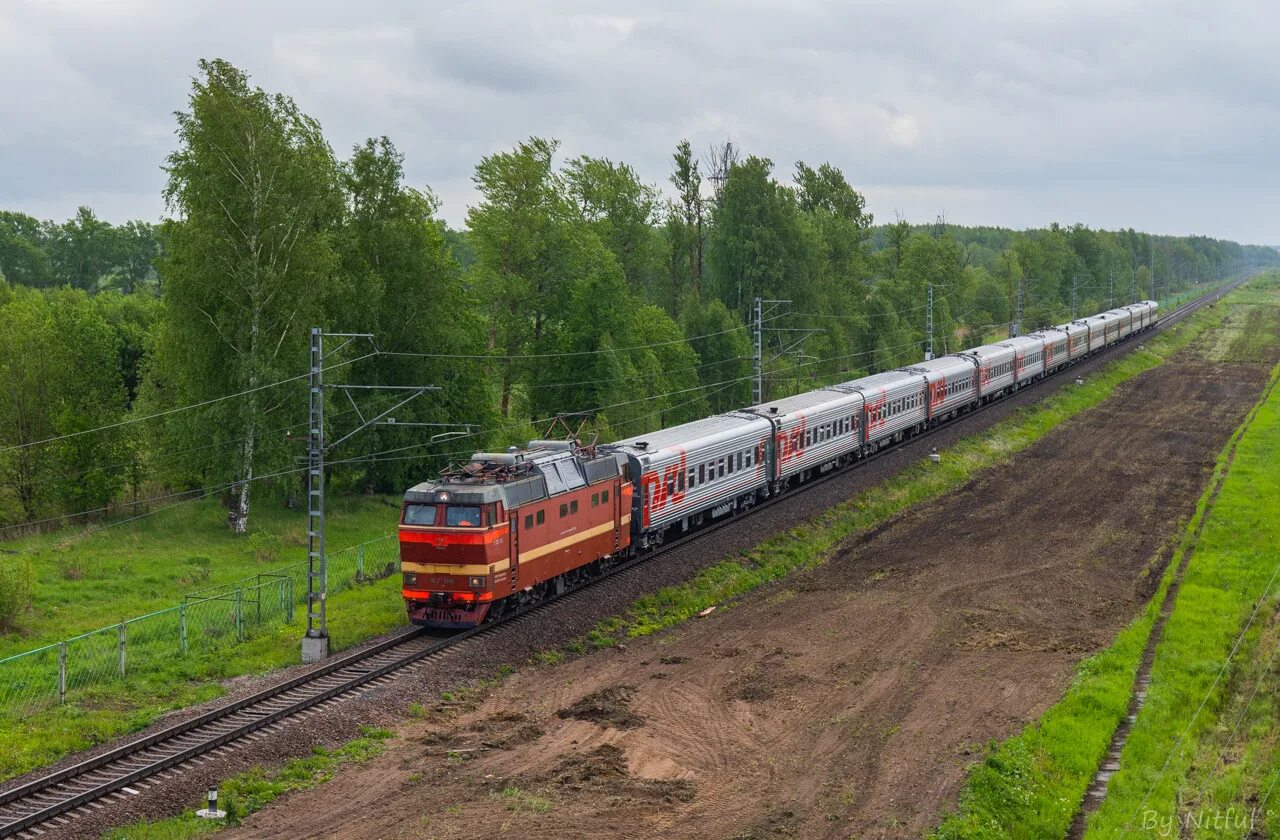 Чс2т 1019. Локомотив поезд. Перегон Колпино Саблино. Пригородные дороги.