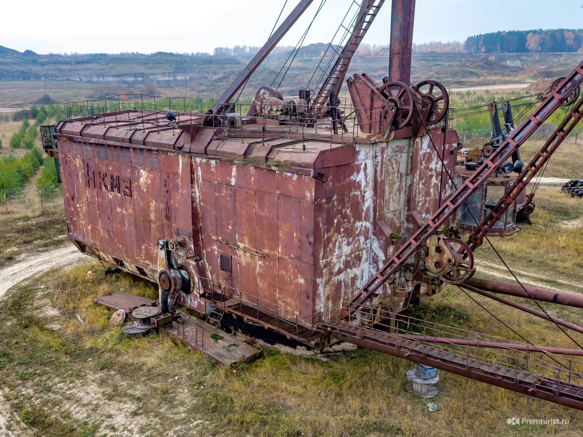 Шагающий экскаватор 700 тонн. Шагающий экскаватор Райчихинск. Шагающий экскаватор Эш 24.95. Шагающий экскаватор Уралмаш.