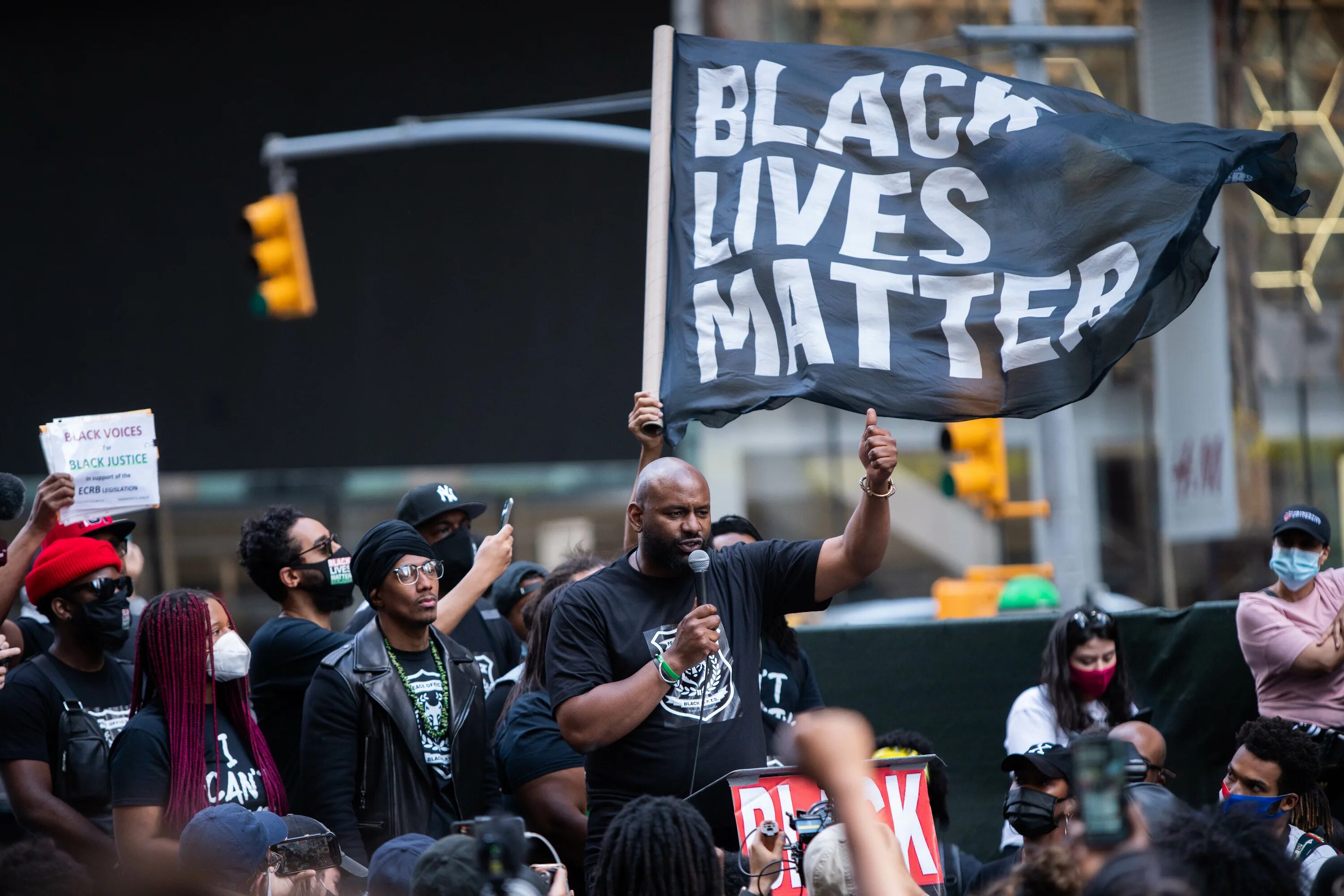 Движение чернокожих. Движение в Америке Black Lives matter. Black Lives matter протесты. Протесты в Америке 2020 Блэк лайф Меттер. Основатель движения Black Lives matter.