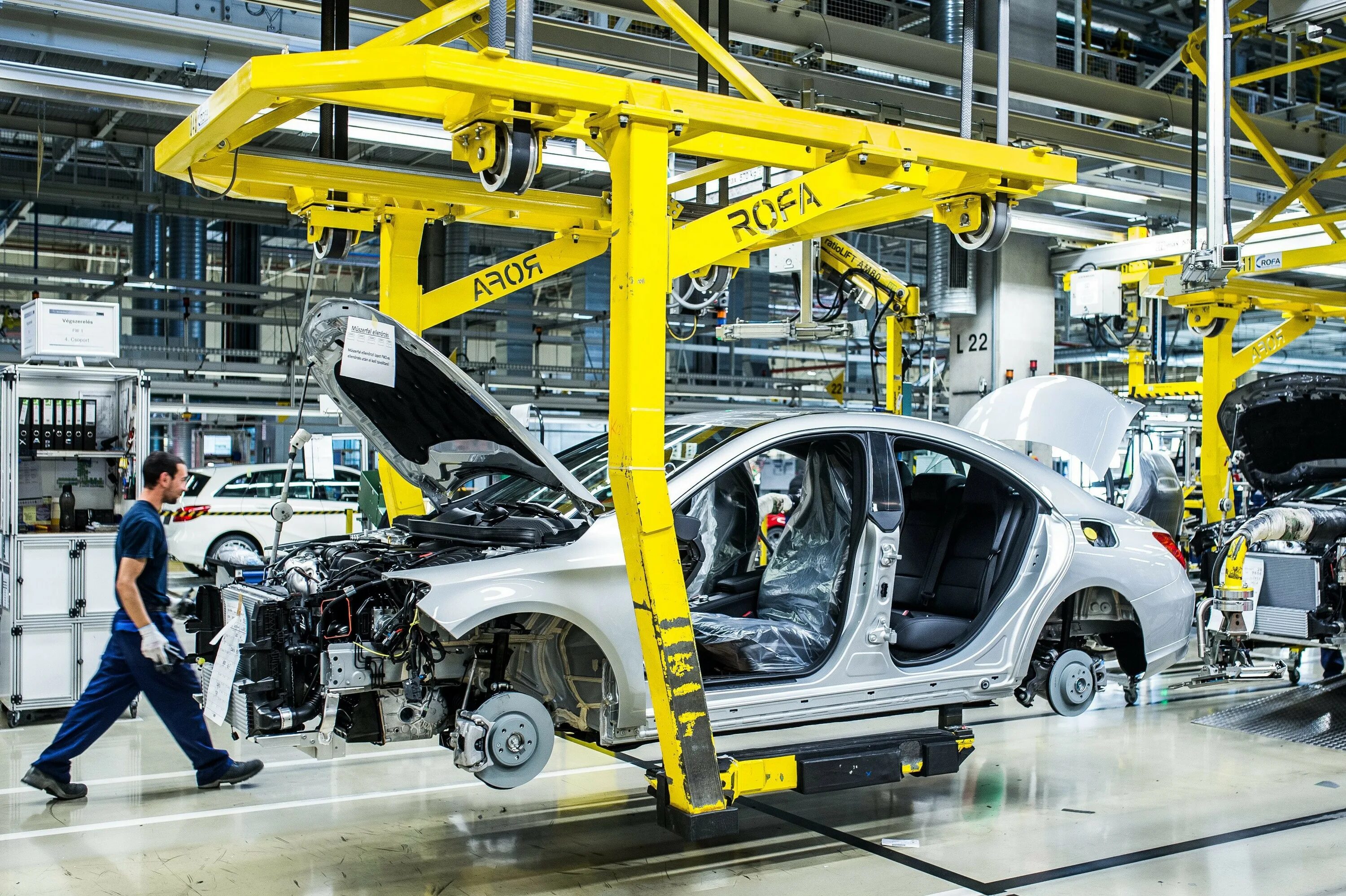 Mercedes-Benz автомобилестроительные компании Германии. Автомобильная промышленность. Автомобилестроение. Промышленность автомобилестроение. Производство автомобилей в 2024