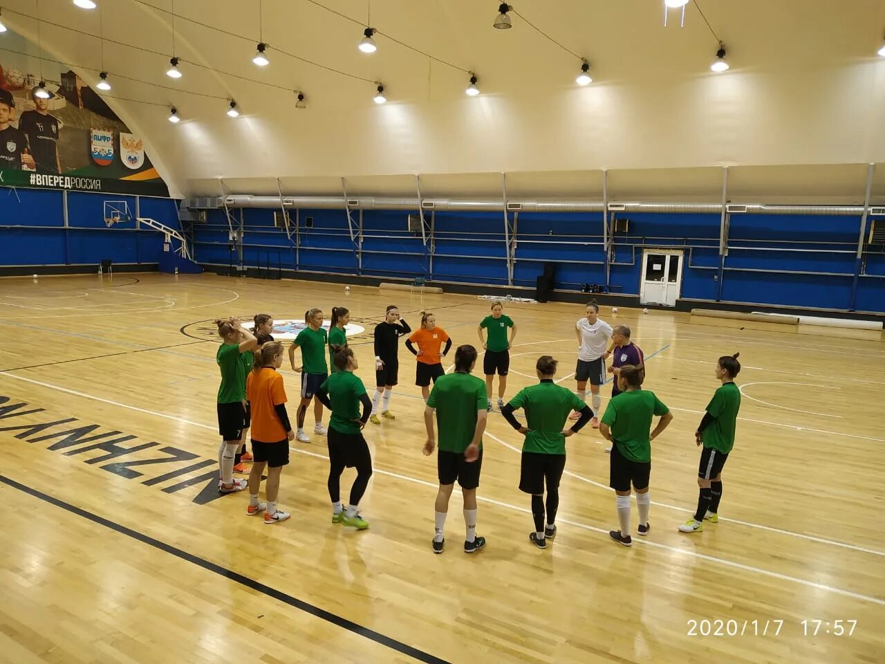 Бассейн локомотив изумруд. Екатеринбург улица сакко и ванцетти 38. Нижний новгород изумрудный спорткомплекс. Изумруд екатеринбург спорткомплекс. Ск локомотив изумруд екатеринбург.