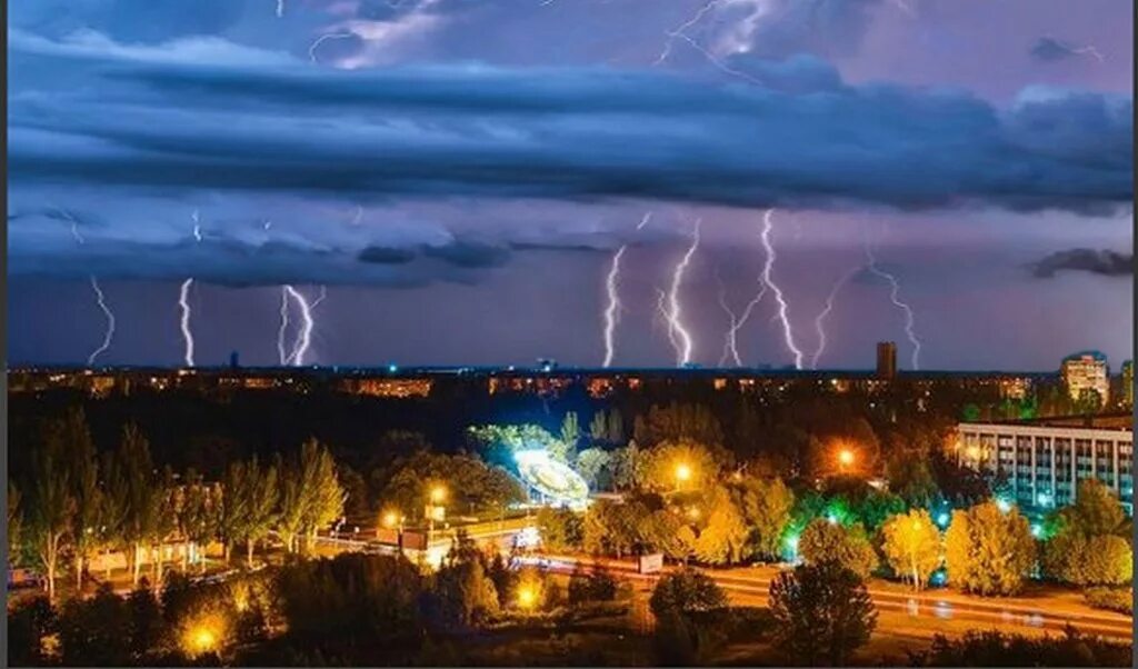 Кривой рог завод. Кривой рог города украины. ночной кривой рог. кривой рог фото города. промышленность в городе кривой рог.