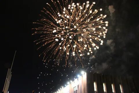 В каком городе салют