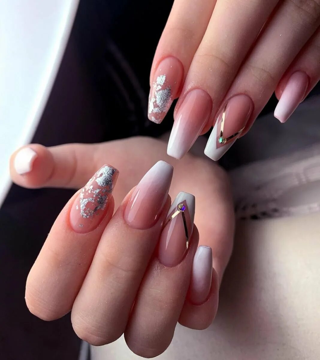 Белый маникюр на миндаль миндалевидные формы. Френч омбре на миндалевидных ногтях. Готический миндаль выкладной френч. Френч миндаль 2020 ксения. Нюдовый маникюр френч миндаль.