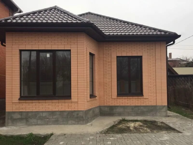 Дом 85 кв. Солома одинарный кирпич одноэтажный дом. одноэтажные кирпичные дома от застройщика. одноэтажный дом из кирпича цвета солома. кирпич бархат солома дом одноэтажный.