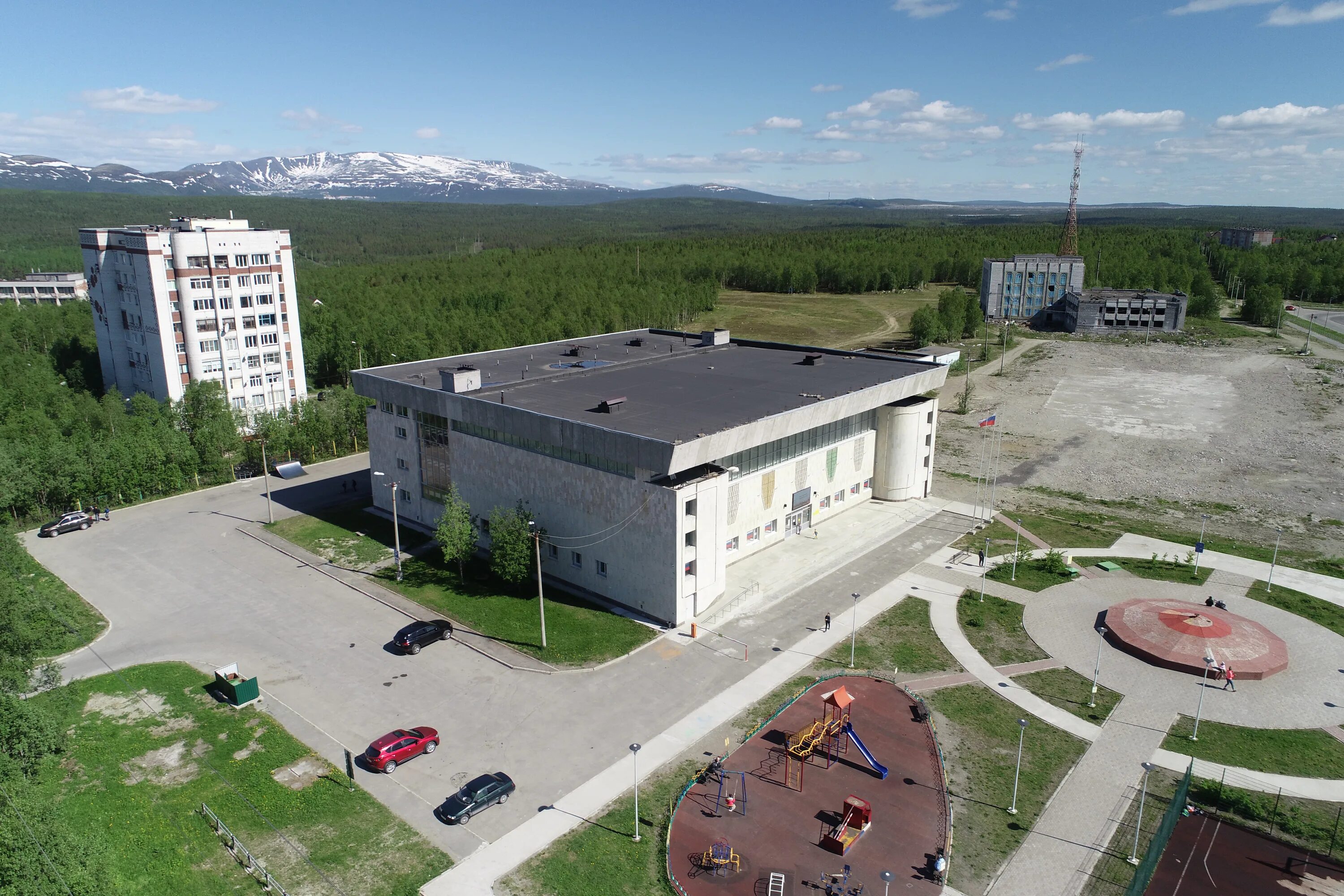 Атлет апатиты. Апатиты мурманская спорткомплекс. апатиты центр города. апатиты улица победы.