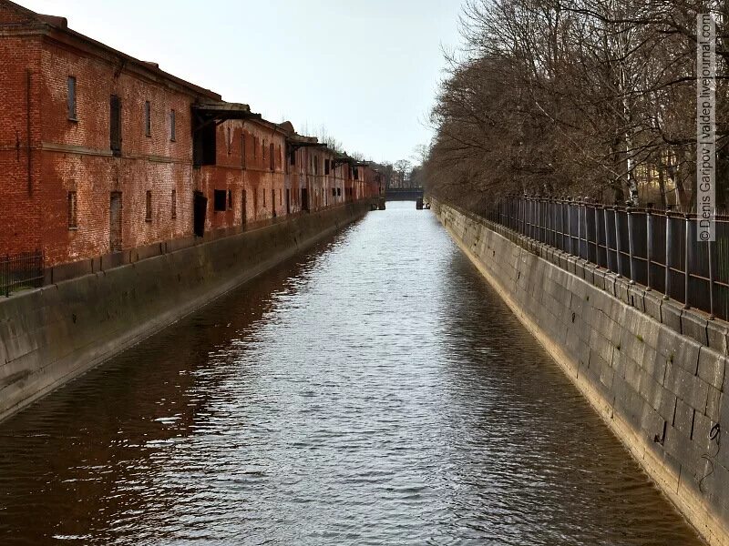 Обводной канал Санкт-Петербург. Обводный канал Кронштадт. Обводный канал СПБ. В Обводном канале Кронштадта.