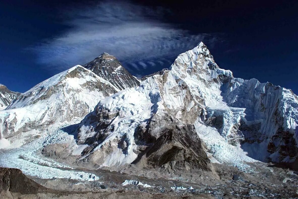 В каком городе находится гора эверест. Горная вершина Джомолунгма (Эверест). Вершины: гора Джомолунгма (Эверест),. Стена Лхоцзе Эверест. Гималаи Эверест.