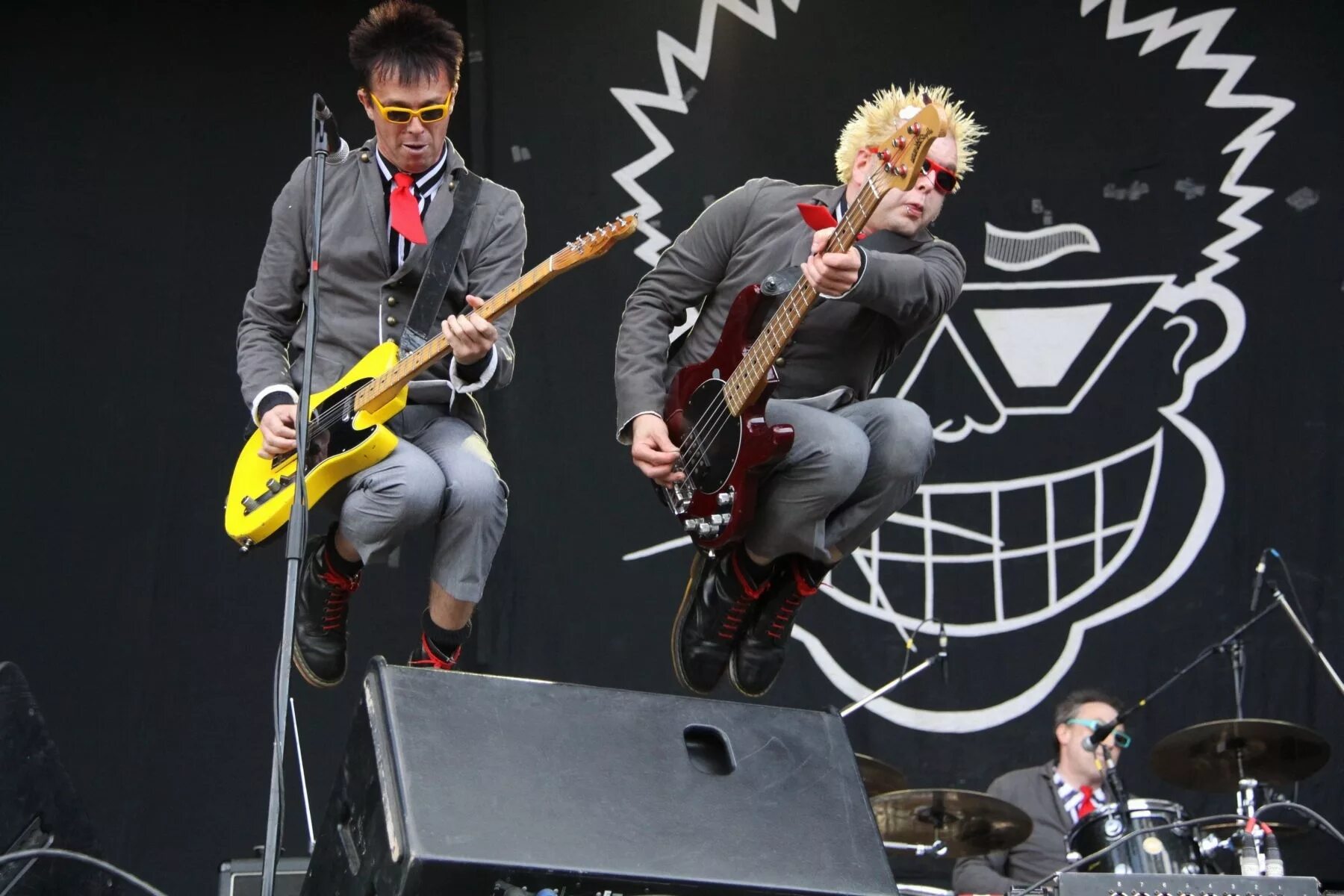 Y. Нью йорк доллс группа. One-eyed doll группа. Той доллс группа. The toy dolls в москве.