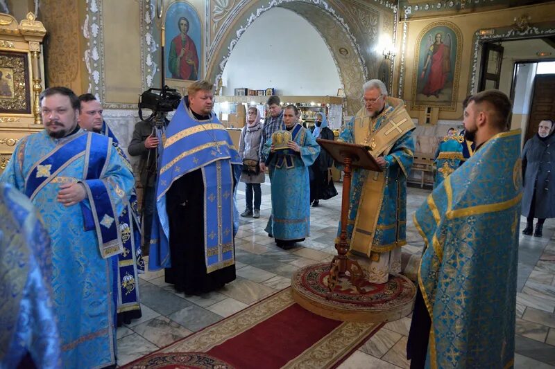Утреня с пением акафиста пресвятой богородице. Утреня с пением акафиста пресвятой богородице. Петровск храм покрова. Похвала пресвятой богородицы. Утреня с пением акафиста пресвятой богородице.