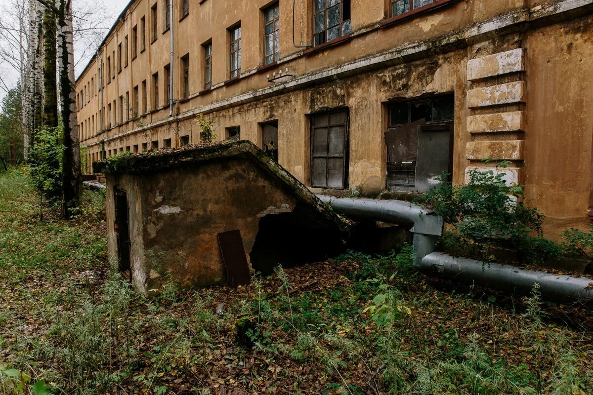 Ульяновское танковое военное училище. Заброшенное танковое училище. Заброшенное танковое училище Челябинск. Танковое училище Харьков разрушения. Харьковское танковое училище