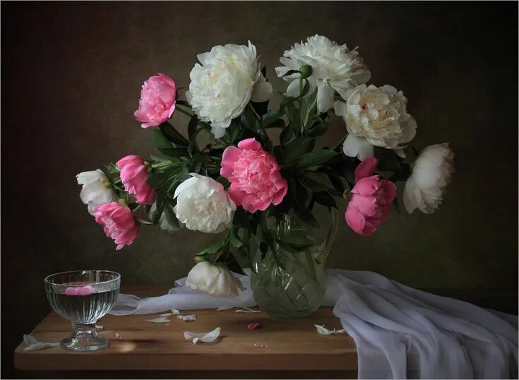 Premium Photo Still-life with a bouquet of yellow peonies in a clay jug.