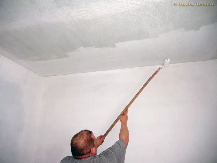 Стеклохолст на потолок. Покраска потолков стеклохолст. Побелка потолка в доу женщина. Стеклообои на потолок. Оклеивание потолка стеклохолстом.