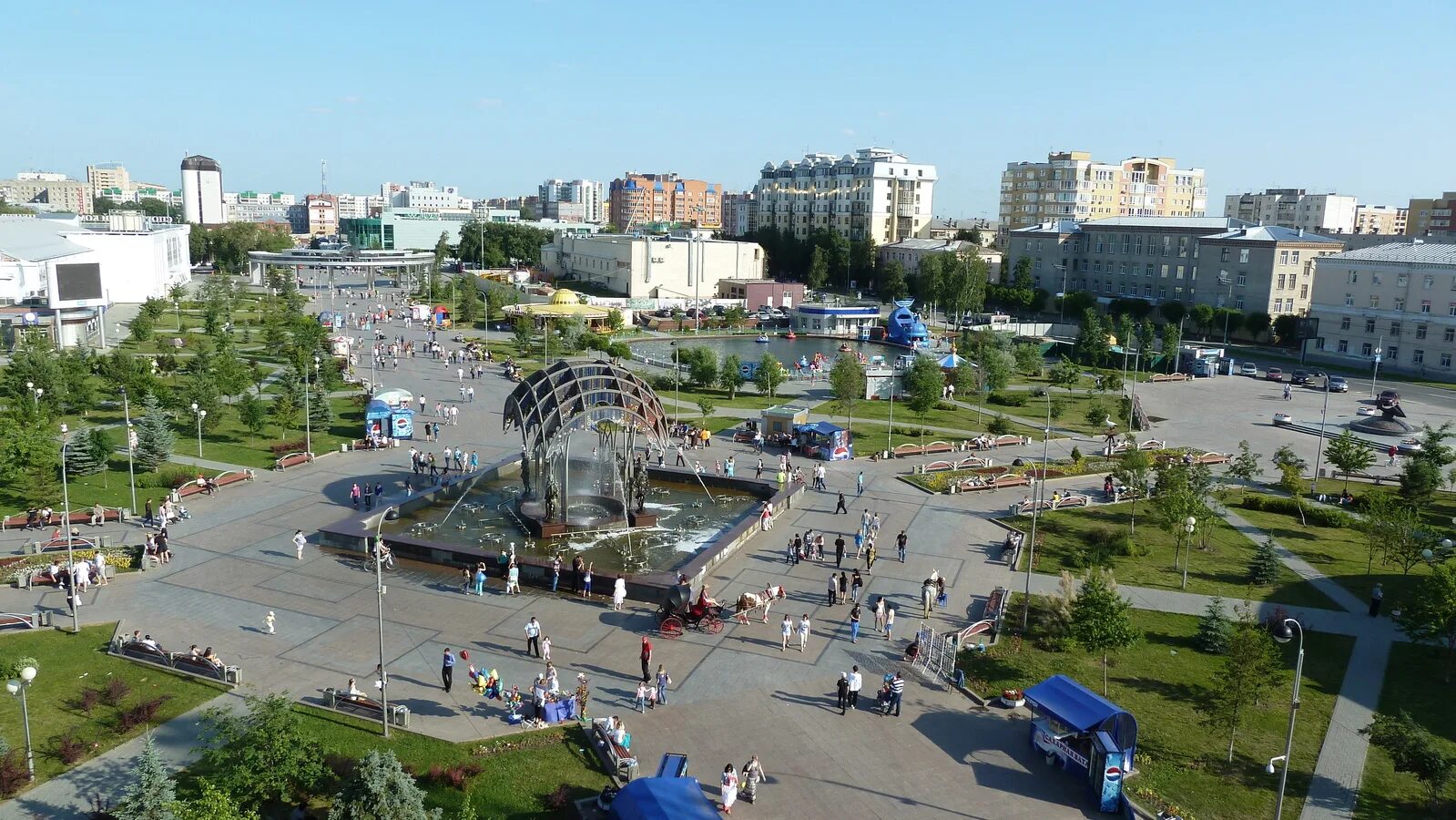 Цветная площадь. Цветной бульвар Тюмень. Цветной бульвар площади Тюмень. Пешеходный бульвар Тюмень. Цветной бульвар Тюмень летом.