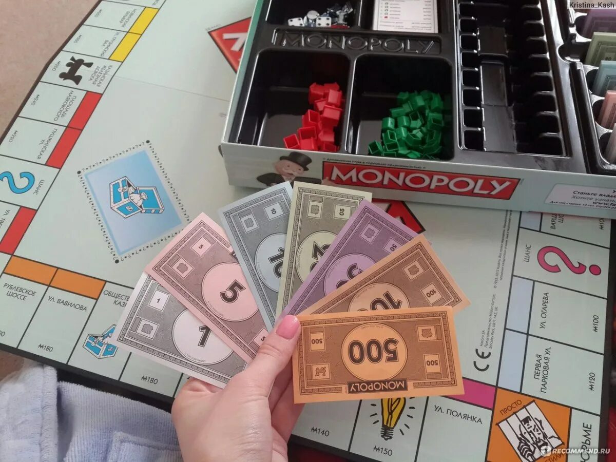 Сколько дают в монополии. Monopoly c-290 Hasbro. Деньги для монополии. Домики для монополии. Монополия с деревянными домиками.