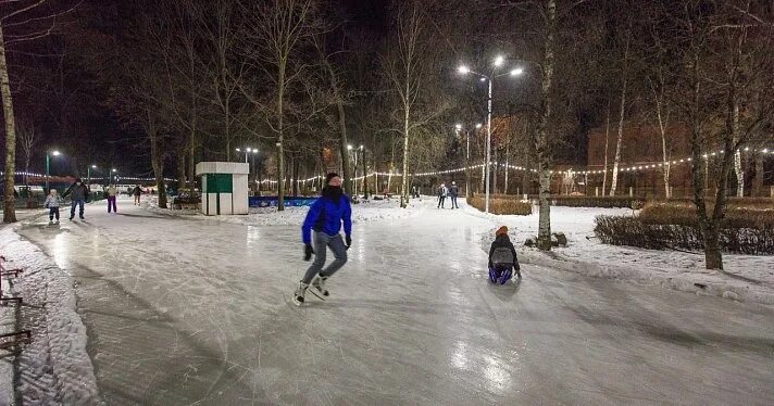 Каток в городском парке. Сквер Рыбинск. Рыбинск парк каток. Городской сквер Рыбинск. Рыбинский сквер каток.