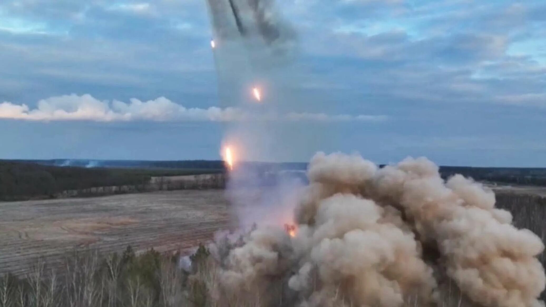 Ракетный удар по вс рф. Российские ракеты. Ракета Военная. Взрыв ракеты. Ракета град.